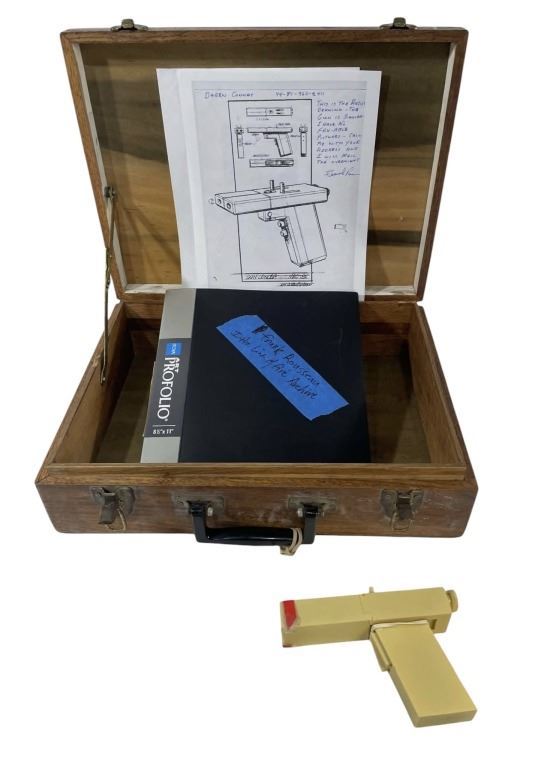 In the Line of Fire (1993) John Malkovich Mitch Leary composite assassin zip gun prop, Hanlin lot 182
